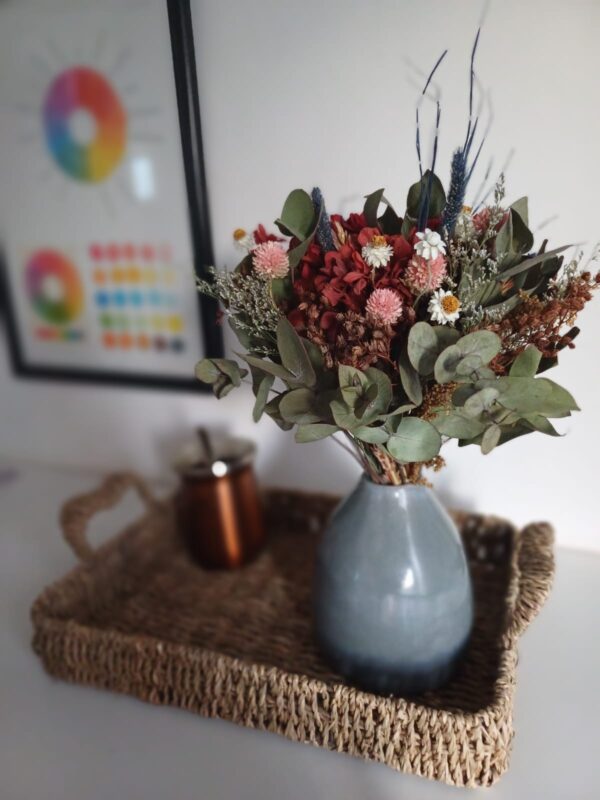 Arreglo floral con ramo de hortensias - Imagen 2