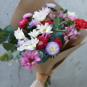 Ramo de San Vicentes y flores de estación