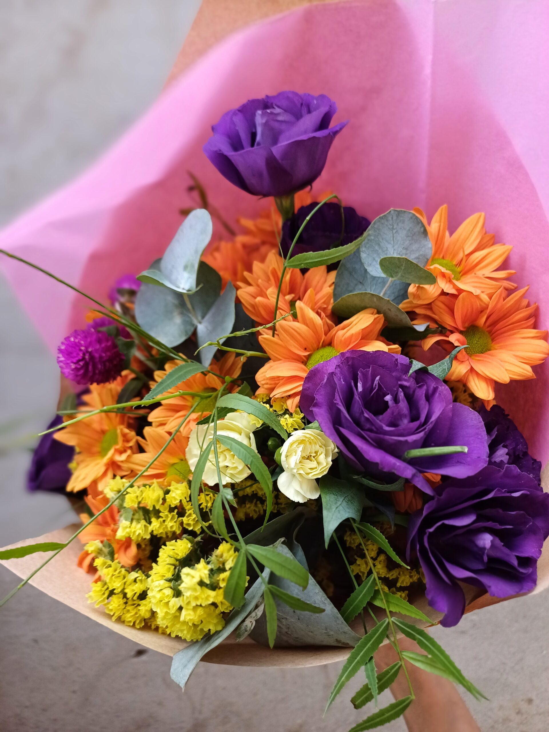 Ramo de lisianthus y flores de estación - Imagen 8