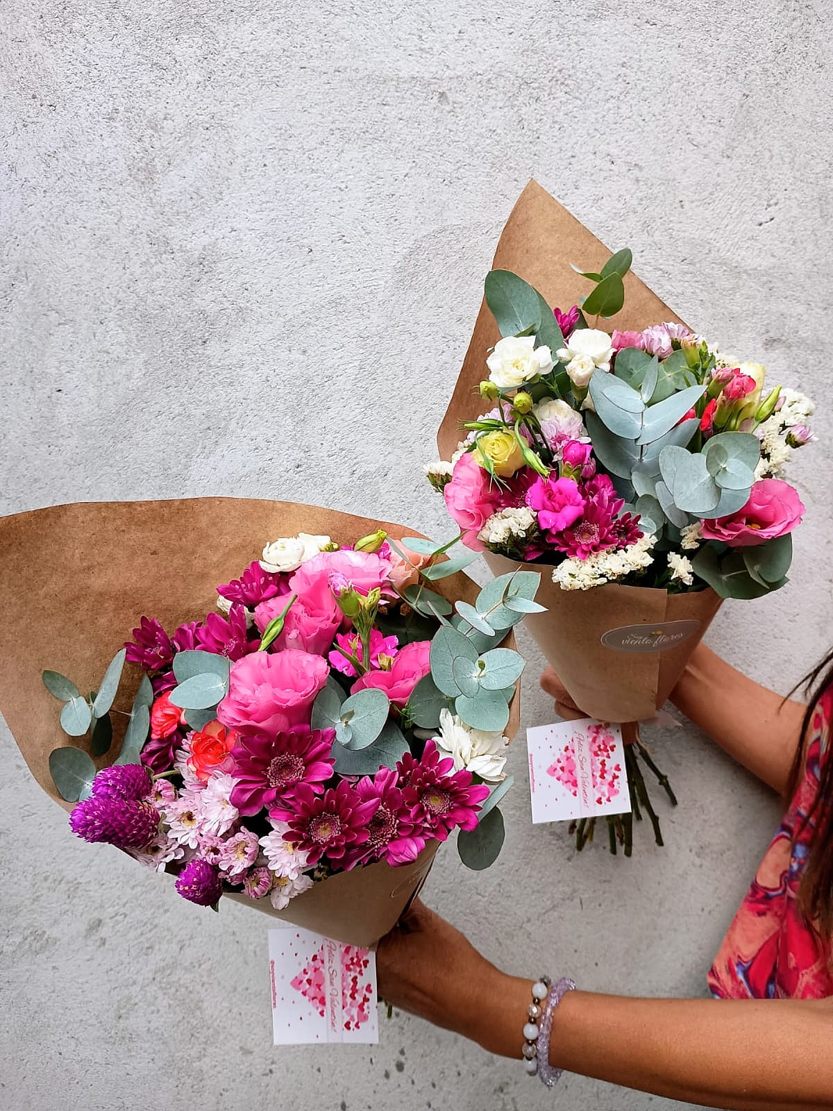 Ramo de lisianthus y flores de estación - Imagen 6