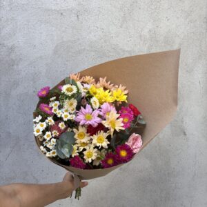 Ramo de San Vicentes y flores de estación