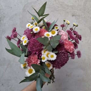 Ramo de San Vicentes y flores de estación