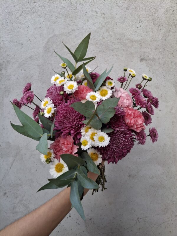 Ramo de San Vicentes y flores de estación