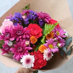 Ramo de San Vicentes y flores de estación