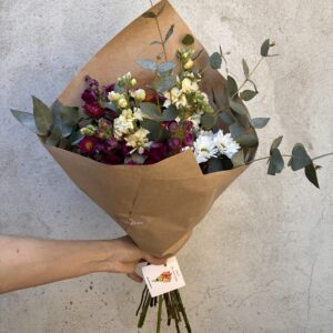 "MAMÁ 2" Ramo de Alelíes y flores presumidas