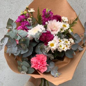 Ramo DISTINTO de San Vicentes y flores de estación