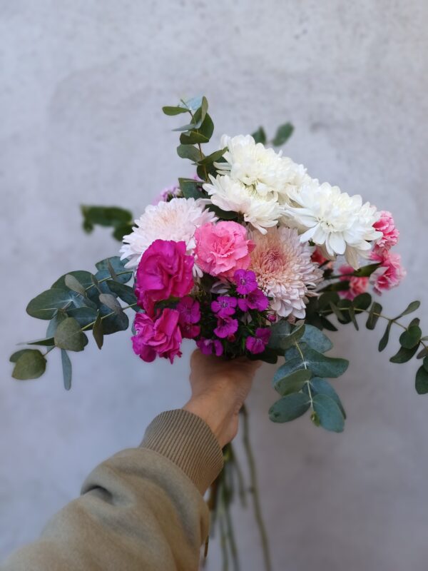 Ramo de otomes, dianthus y flores de estación - Imagen 2