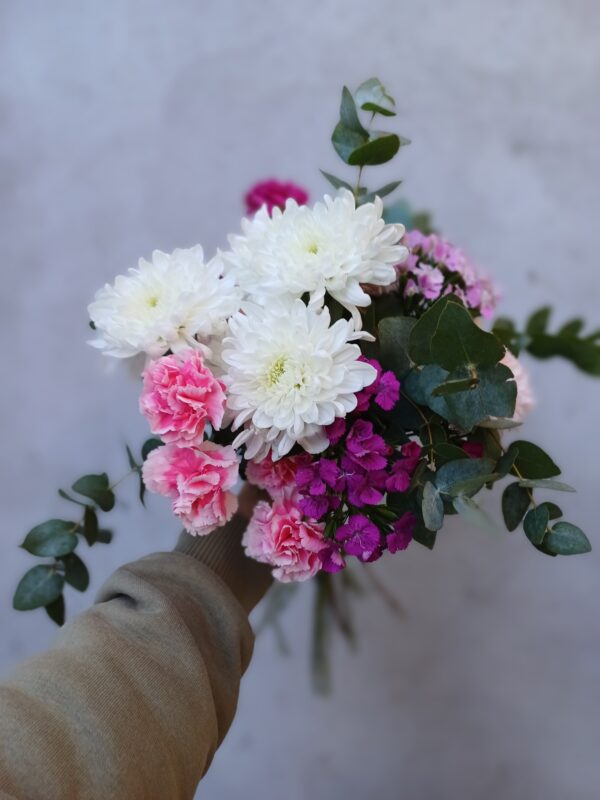 Ramo de otomes, dianthus y flores de estación - Imagen 3