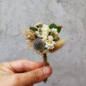 Boutonniers (mini ramo de flores para ojal de saco del hombre)